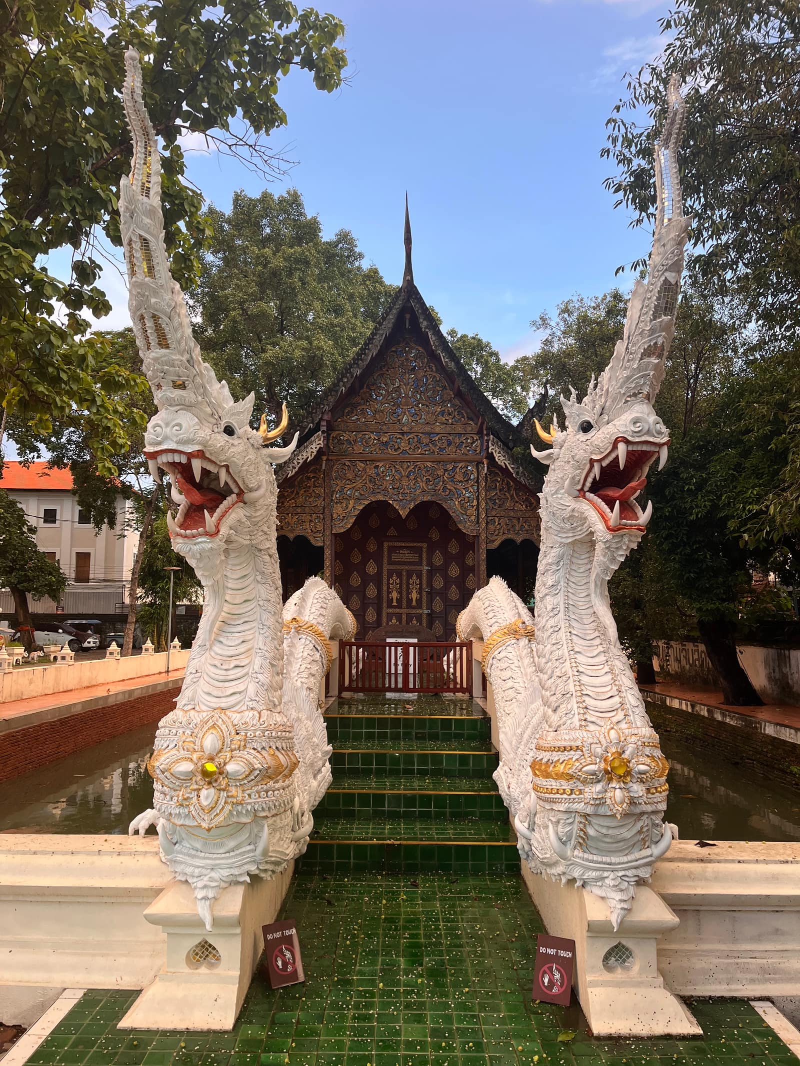 พระพุทธรูปทอง — Wat Chiang Man, Chiang Mai